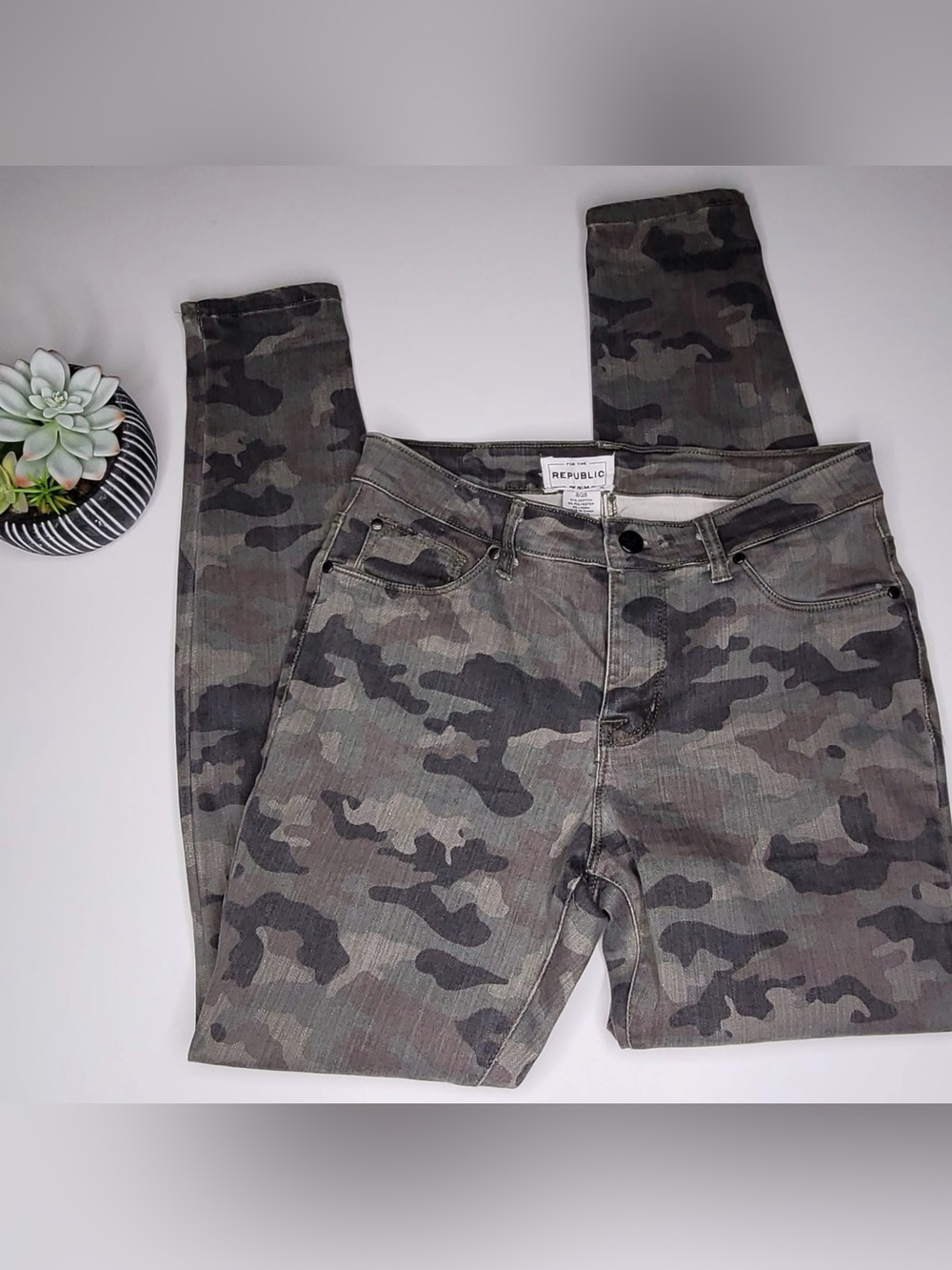 For the Republic Women’s Camo Denim Jeans Size 8
